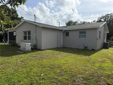 310 20th Avenue SW Vero Beach FL 32962