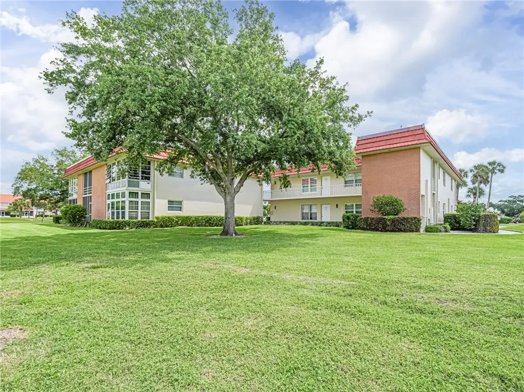 4 Vista Palm Lane Vero Beach FL 32962