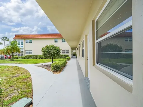 4 Vista Palm Lane Vero Beach FL 32962