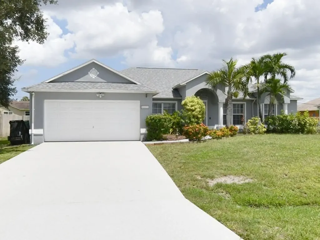 2573 SW Dania Street Port St Lucie FL 34953