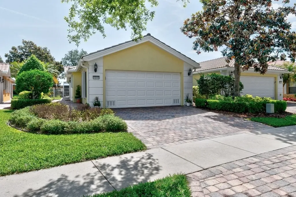 4949 Corsica Square Vero Beach FL 32967