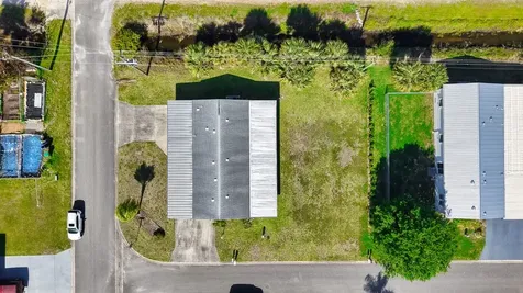 1201 Chipewa Drive Barefoot Bay FL 32976