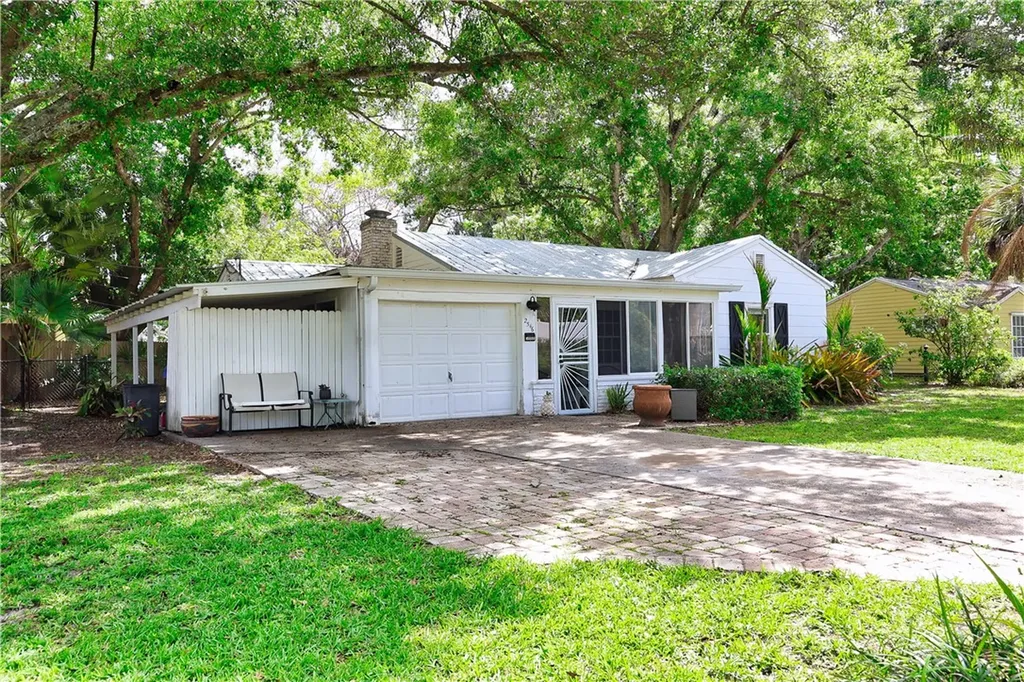 2546 Vero Beach Avenue Vero Beach FL 32960