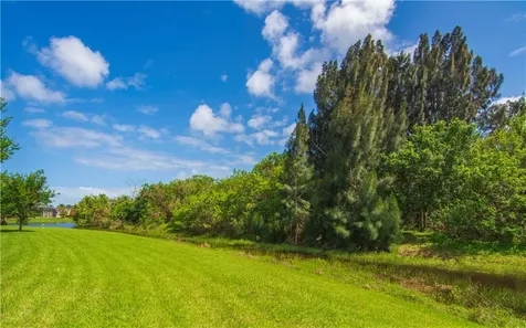 655 Valencia Circle SW Vero Beach FL 32968