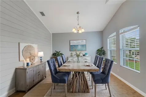 655 Valencia Circle SW Vero Beach FL 32968