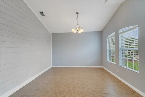 655 Valencia Circle SW Vero Beach FL 32968