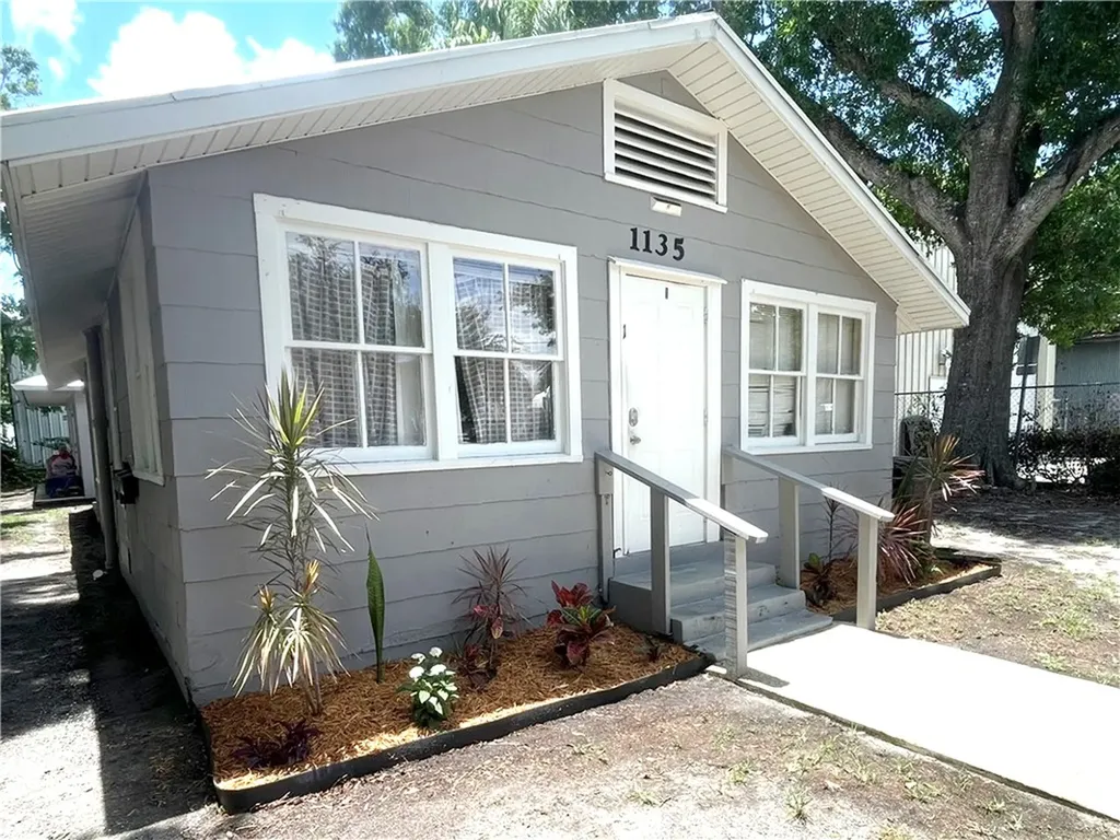 1135 17th Place Vero Beach FL 32960