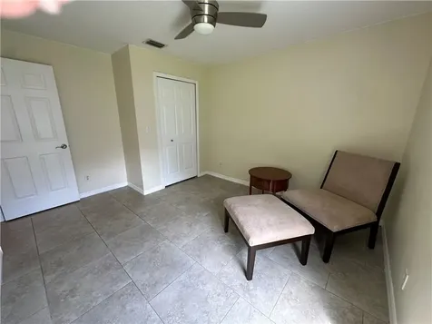 1071 W 13th Square Vero Beach FL 32960