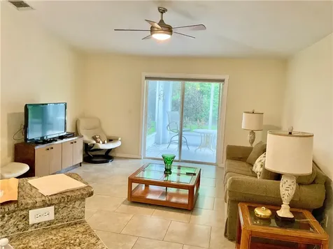 1071 W 13th Square Vero Beach FL 32960