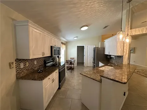 1071 W 13th Square Vero Beach FL 32960