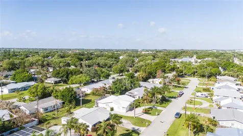 445 19th Place Vero Beach FL 32960