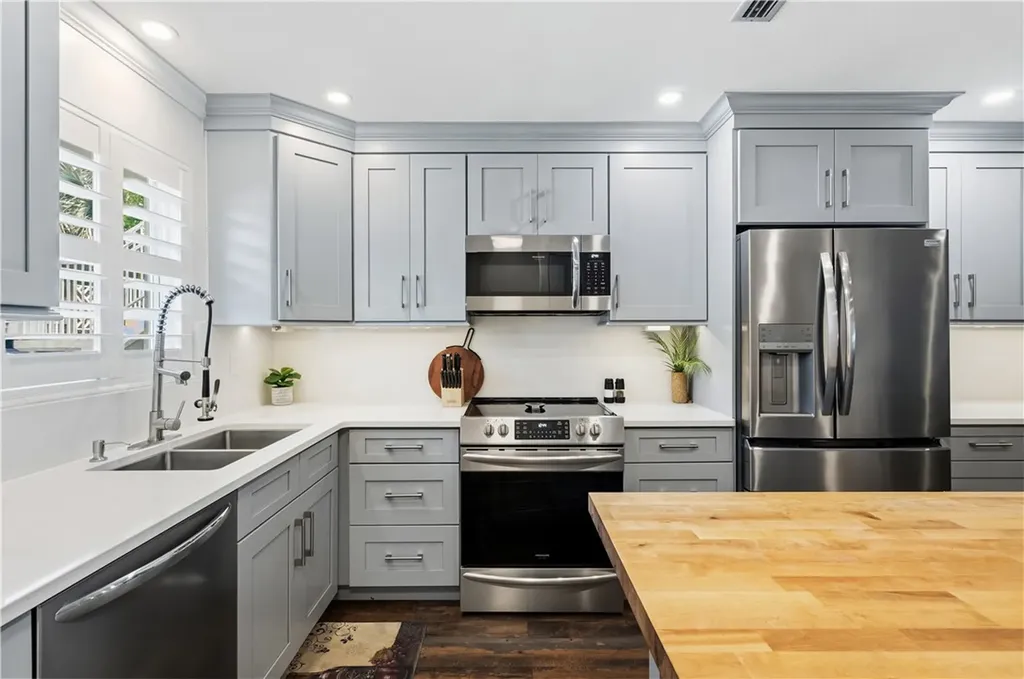 2800 Indian River Boulevard Vero Beach FL 32960