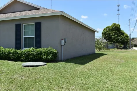 2202 SE Lucaya Street Port St Lucie FL 34952