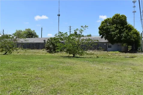 2202 SE Lucaya Street Port St Lucie FL 34952