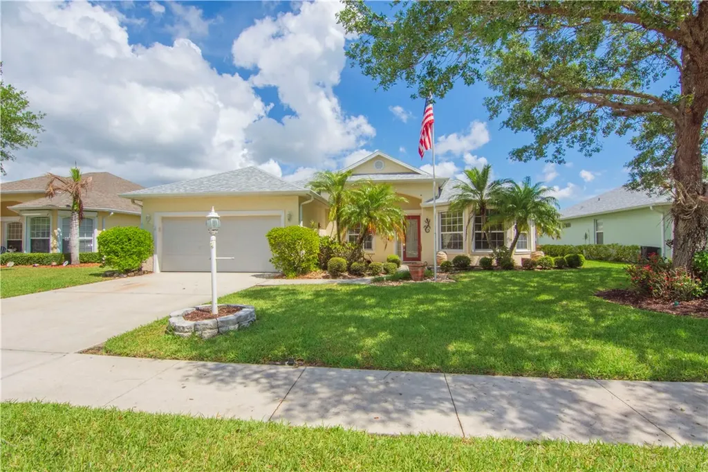 5370 E 1st Square SW Vero Beach FL 32968