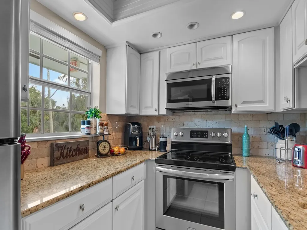 1901 Indian River Boulevard Vero Beach FL 32960