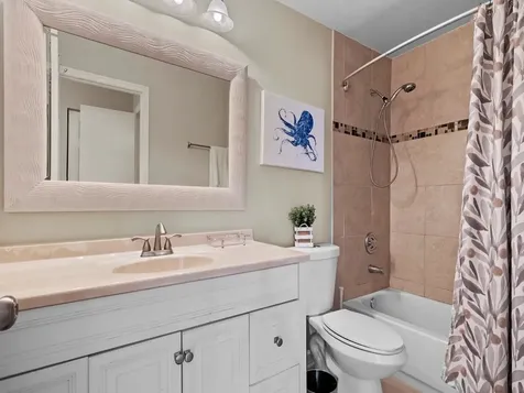 1901 Indian River Boulevard Vero Beach FL 32960