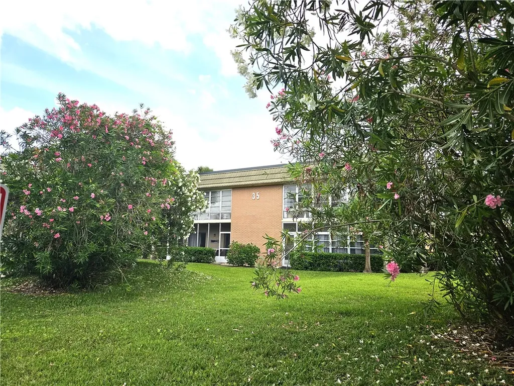 35 Vista Gardens Trail Vero Beach FL 32962