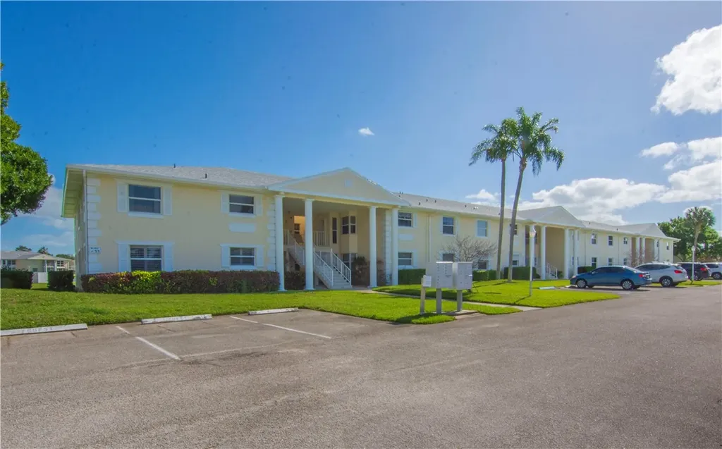 356 Grove Isle Circle Vero Beach FL 32962