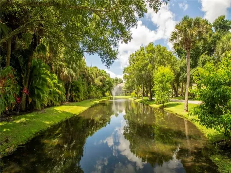 2000 Pine Creek Boulevard Vero Beach FL 32966