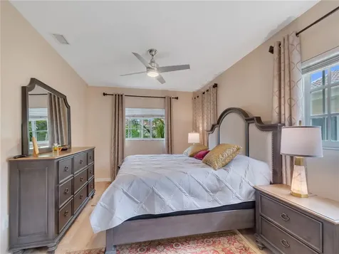 560 7th Square Vero Beach FL 32962