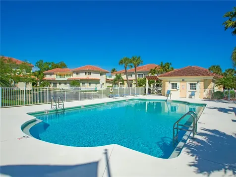560 7th Square Vero Beach FL 32962
