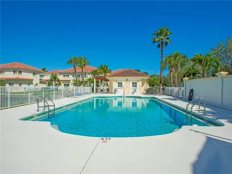560 7th Square Vero Beach FL 32962