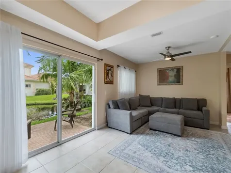 560 7th Square Vero Beach FL 32962