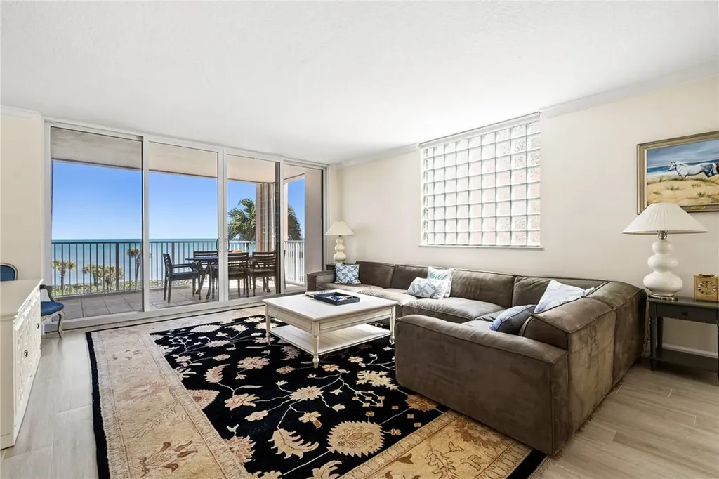 8866 N Sea Oaks Way Vero Beach FL 32963