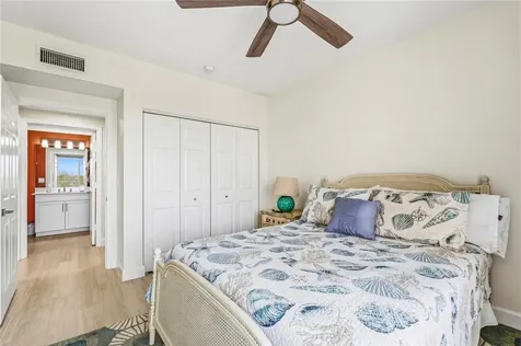 8866 N Sea Oaks Way Vero Beach FL 32963