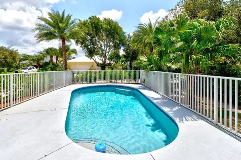 1301 Hometown Drive Vero Beach FL 32966