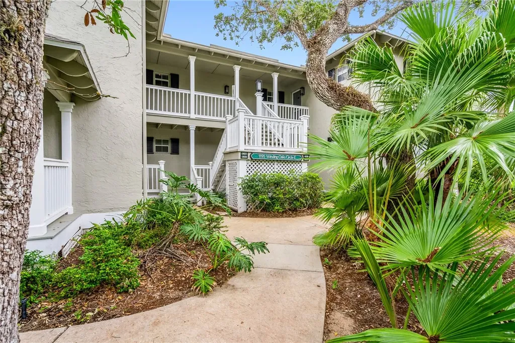 1195 Winding Oaks Circle E Vero Beach FL 32963