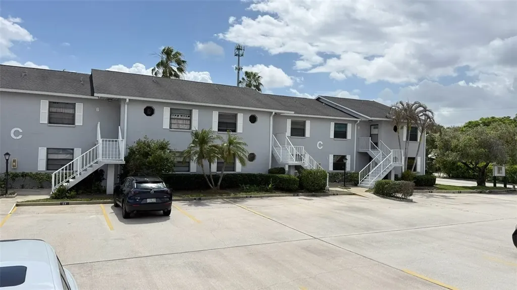 1801 Indian River Boulevard Vero Beach FL 32960
