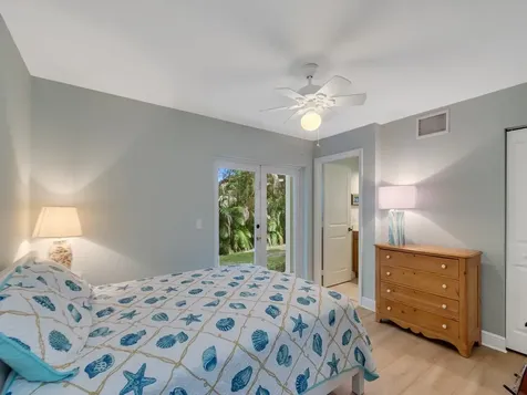1670 42nd Square Vero Beach FL 32960