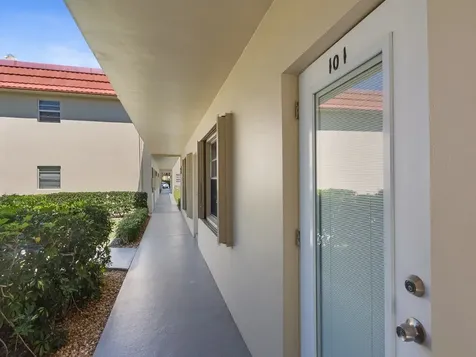 95 Spring Lake Drive SW Vero Beach FL 32962