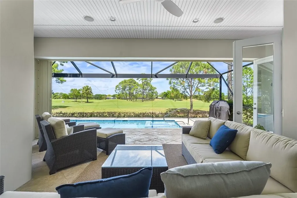 842 Carolina Circle SW Vero Beach FL 32962