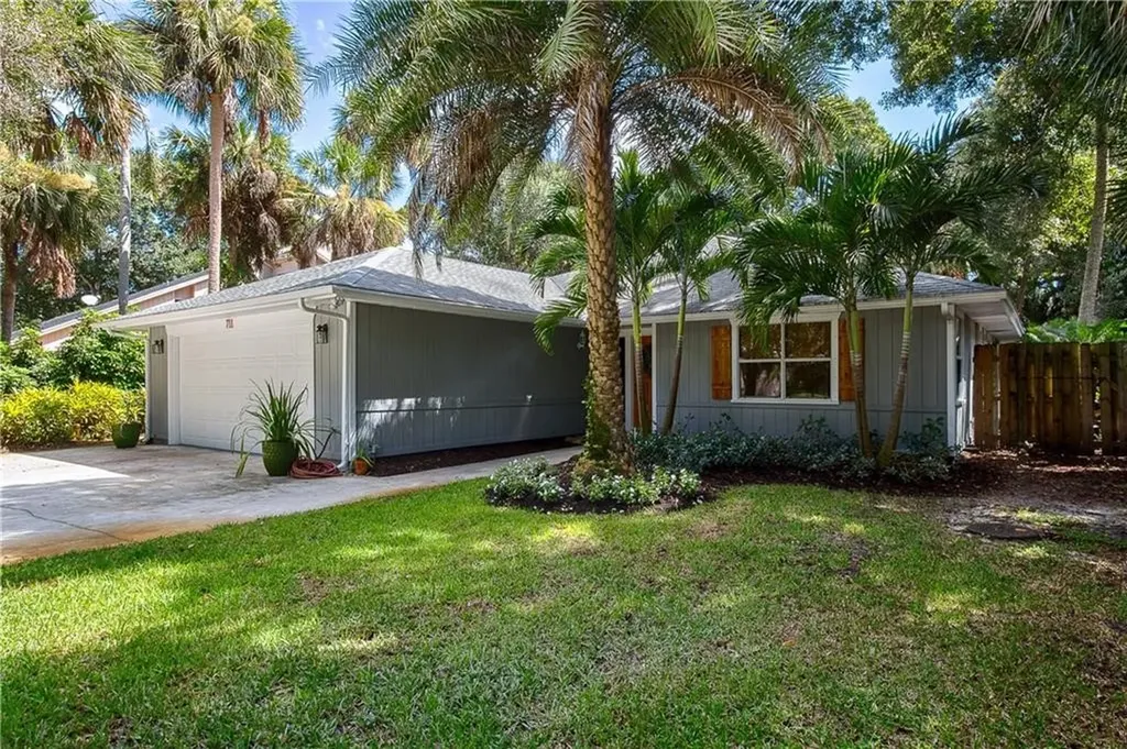 711 Royal Palm Place Vero Beach FL 32960