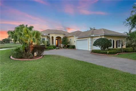1360 S Village Square Vero Beach FL 32966