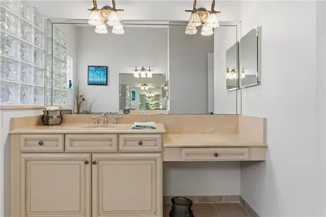 1360 S Village Square Vero Beach FL 32966