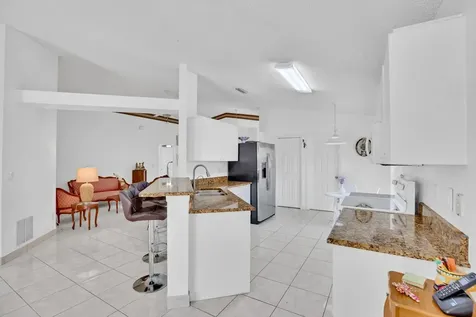 206 10th Court Vero Beach FL 32962