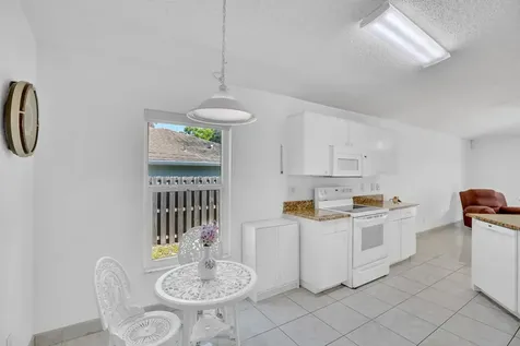 206 10th Court Vero Beach FL 32962