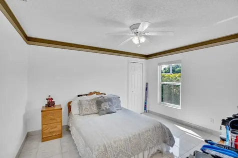 206 10th Court Vero Beach FL 32962