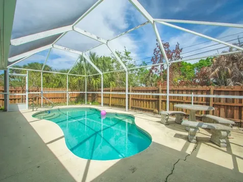 9084 102nd Avenue Vero Beach FL 32967