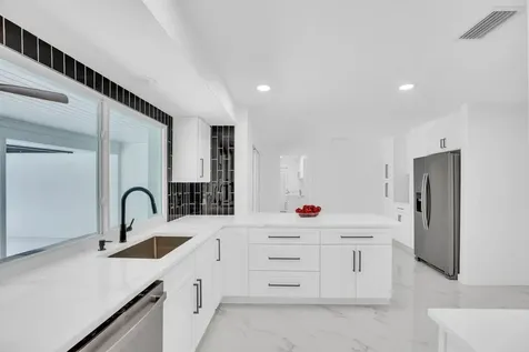 4384 SW 2nd Square SW Vero Beach FL 32968