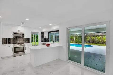 4384 SW 2nd Square SW Vero Beach FL 32968