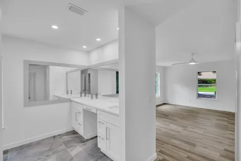 4384 SW 2nd Square SW Vero Beach FL 32968