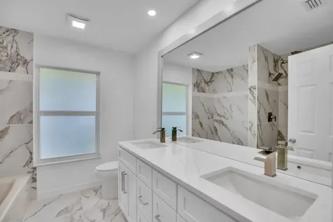 4384 SW 2nd Square SW Vero Beach FL 32968