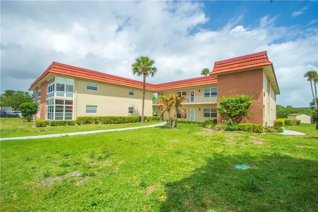 66 Woodland Drive Vero Beach FL 32962