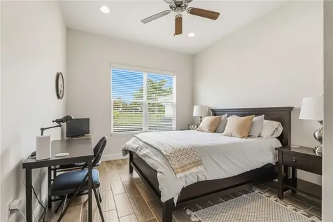 7239 E Village Square Vero Beach FL 32966