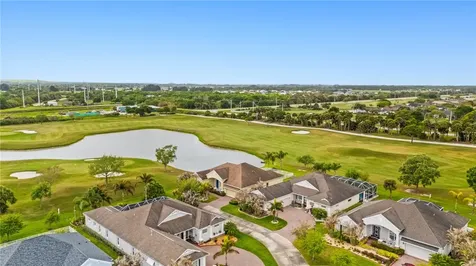 7239 E Village Square Vero Beach FL 32966